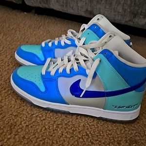 Authentic Nike Dunks, Men 8 1/2 , Tourquis/ Blue.